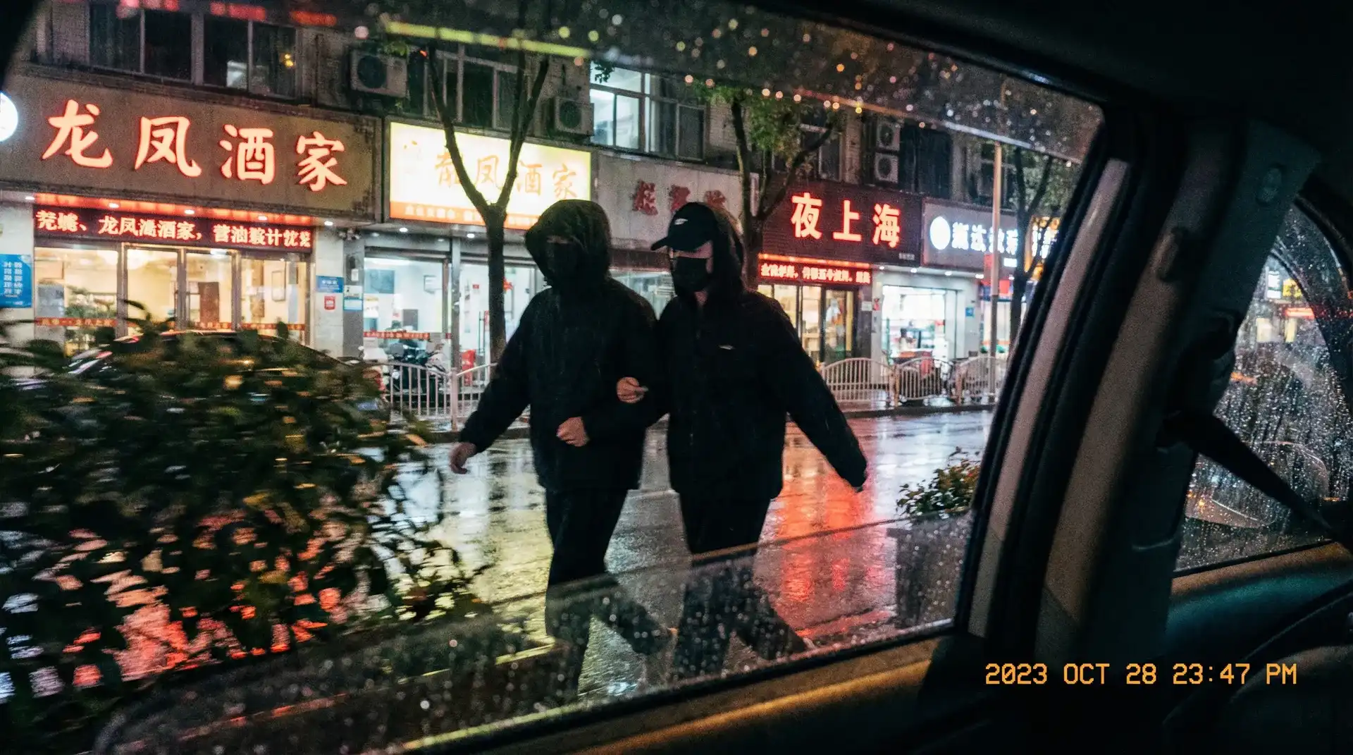 18视频 - 顶流明星深夜密会现场抓拍照片